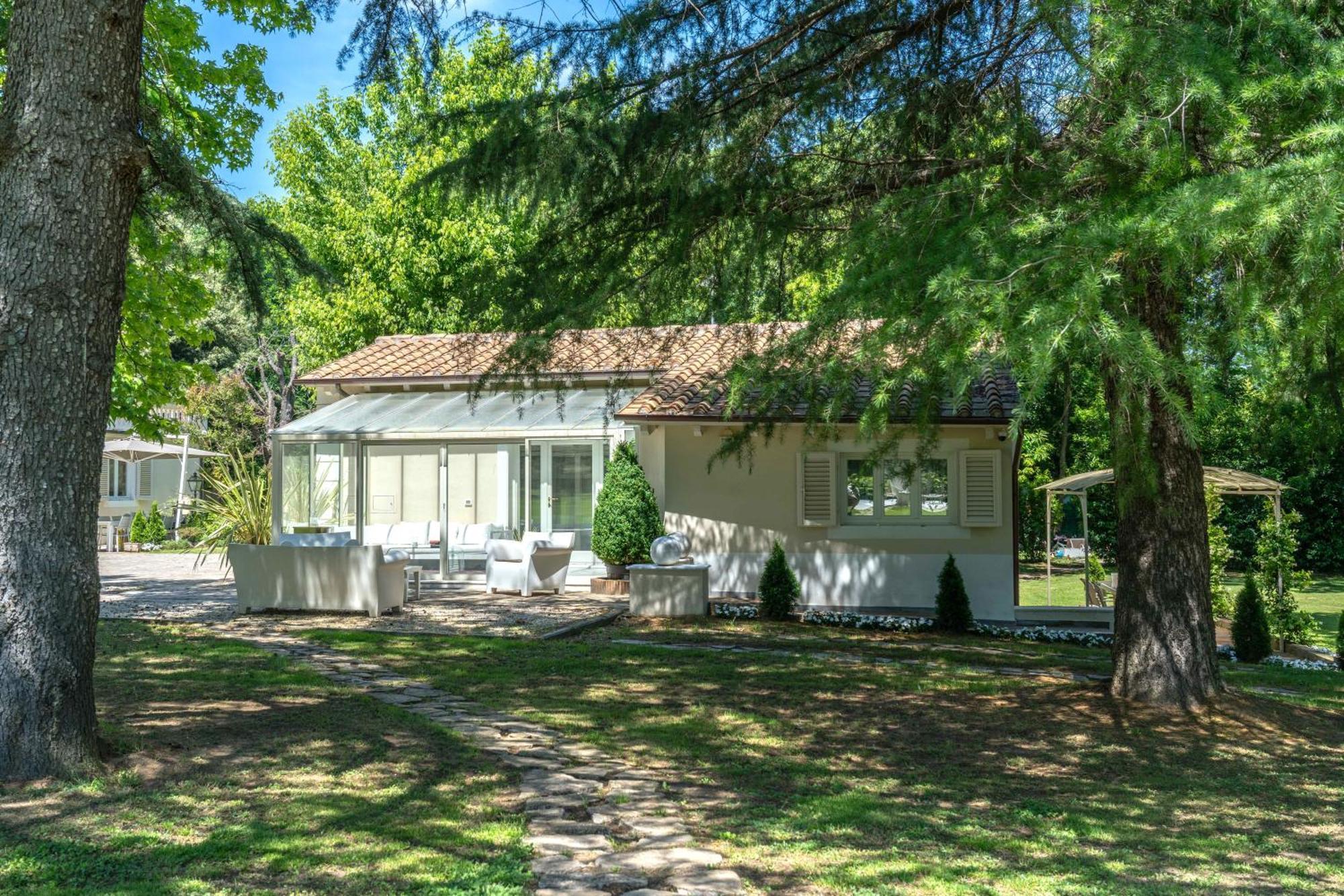 Villa Vittoria - Lusso Con Piscina, Tennis, Jacuzzi E Palestra Lucca Eksteriør billede