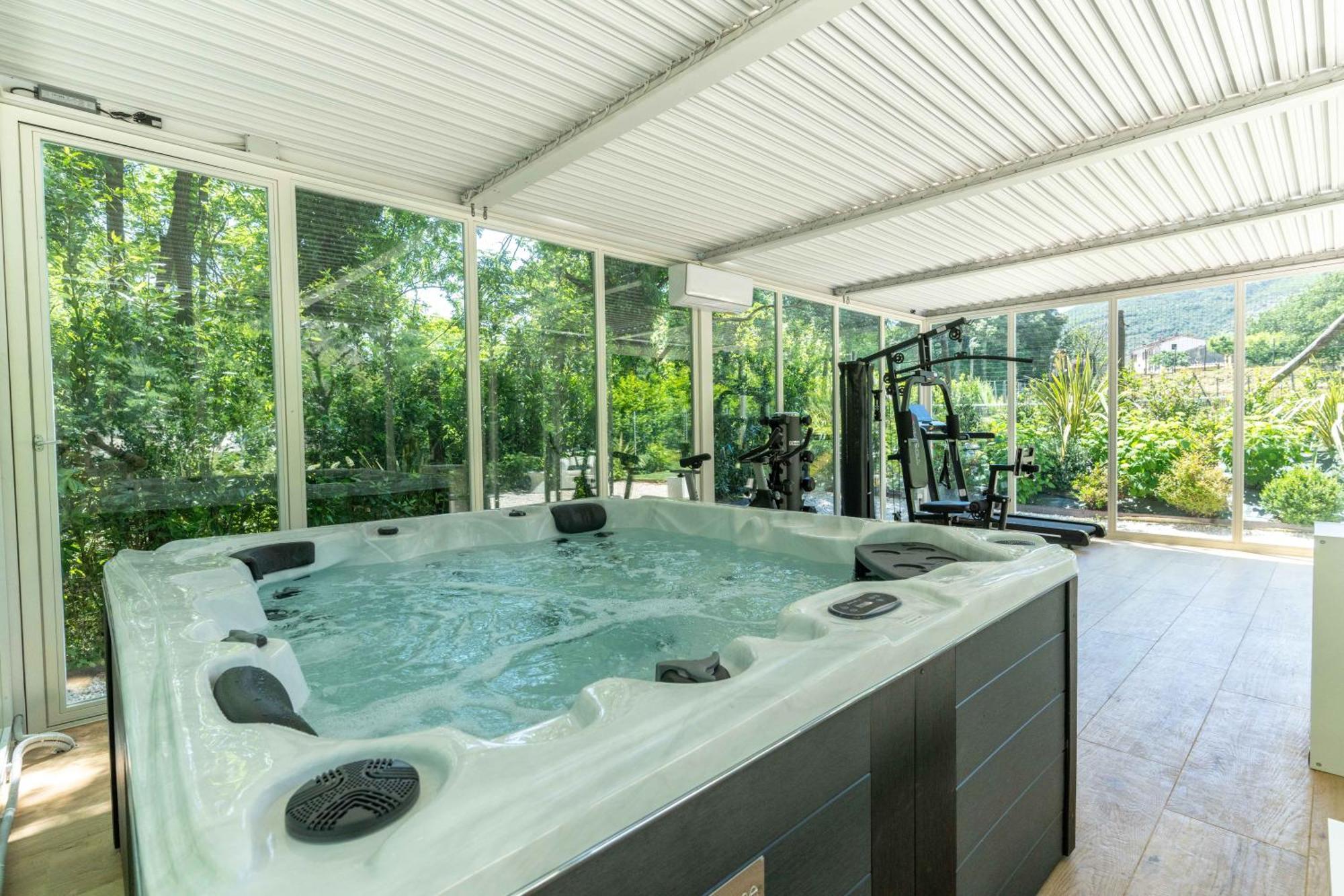 Villa Vittoria - Lusso Con Piscina, Tennis, Jacuzzi E Palestra Lucca Eksteriør billede